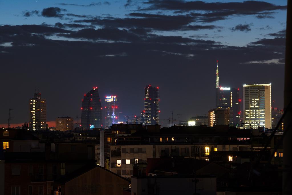Milan Skyline Apartment In Citta Studi A 1 Minuto Dal Metro Con Terrazzo Wi-Fi E Netflix Стая снимка