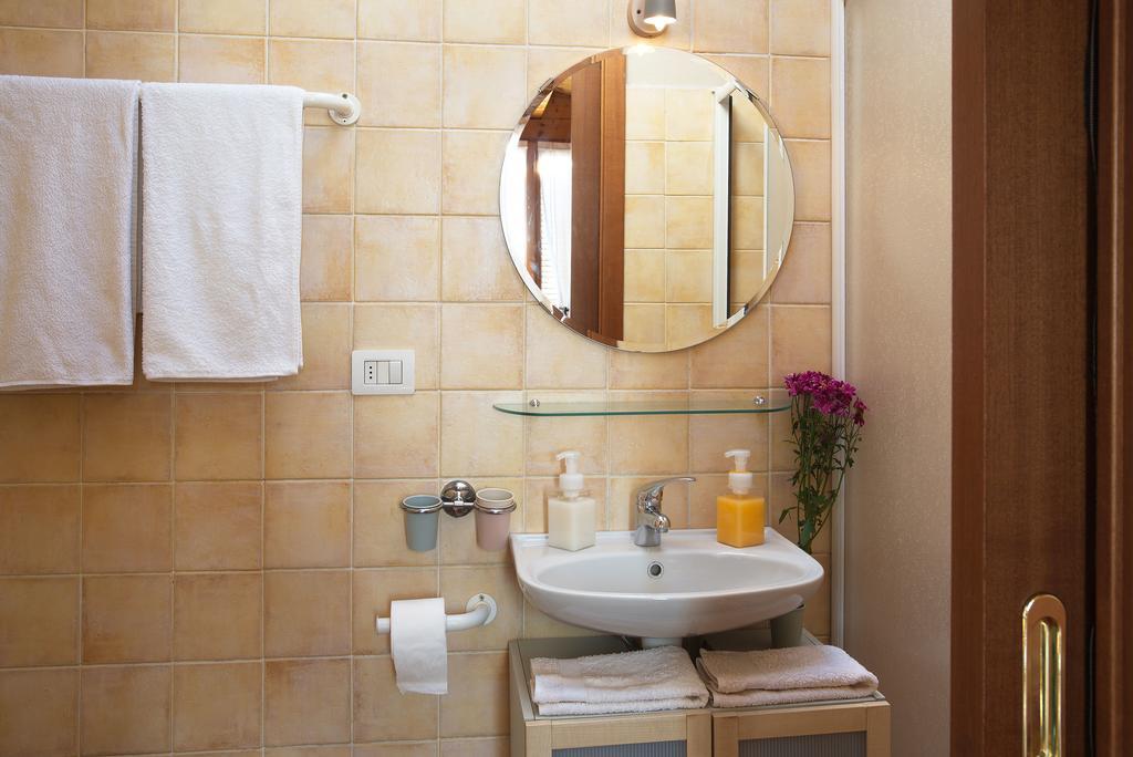 Milan Skyline Apartment In Citta Studi A 1 Minuto Dal Metro Con Terrazzo Wi-Fi E Netflix Стая снимка